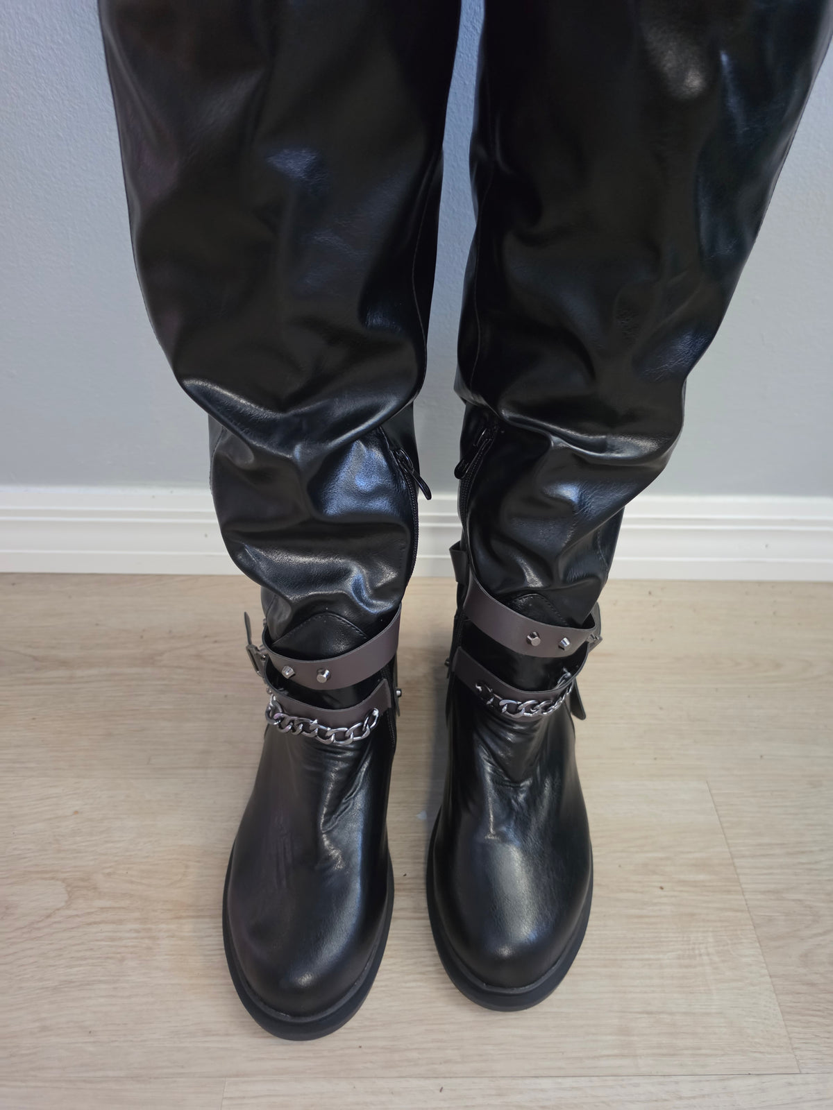 Stylish Women'S High-Heeled Boots size 8.5